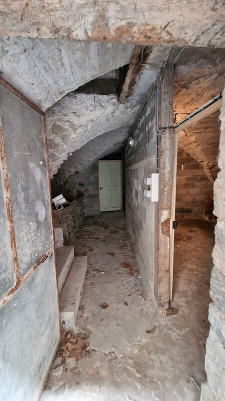 Immeuble de rapport avec local commercial et 3 appartements à Bourdeaux - photo 15