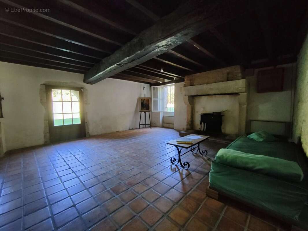 Maison à SAINT-MORILLON