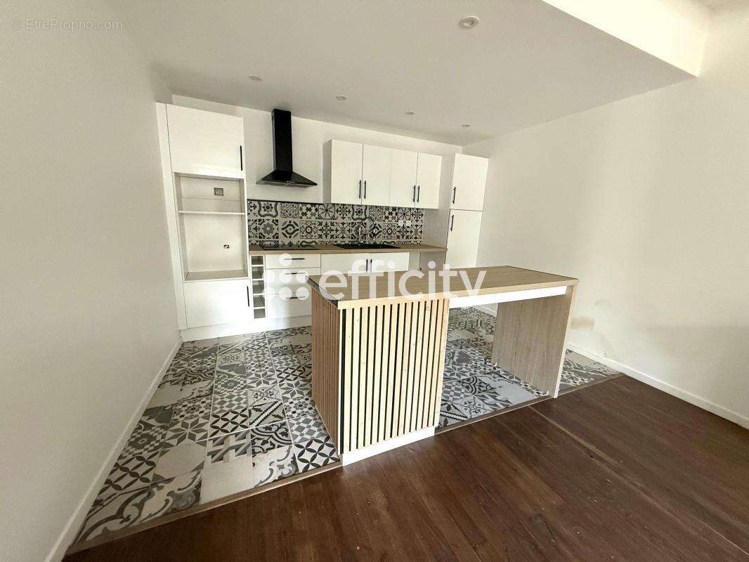 Maison à LA CHAPELLE-POUILLOUX