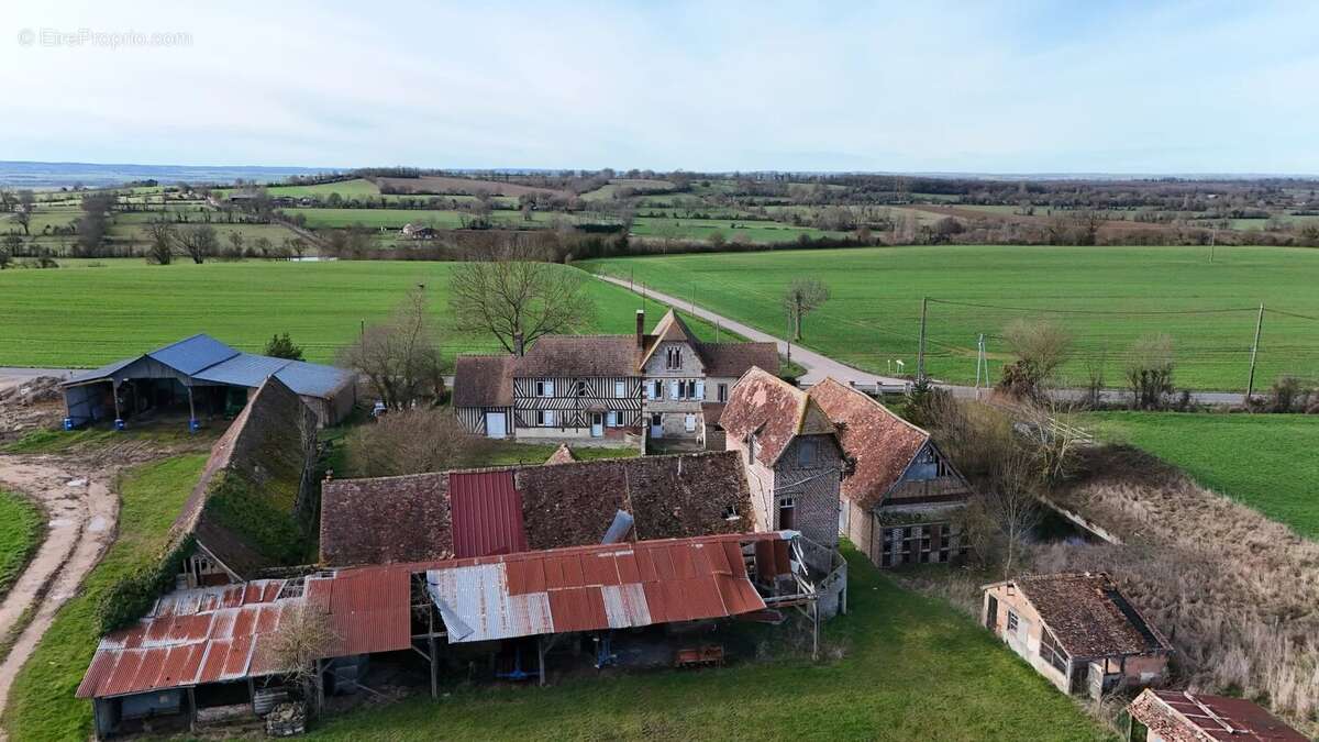 Maison à LES MOUTIERS-EN-AUGE