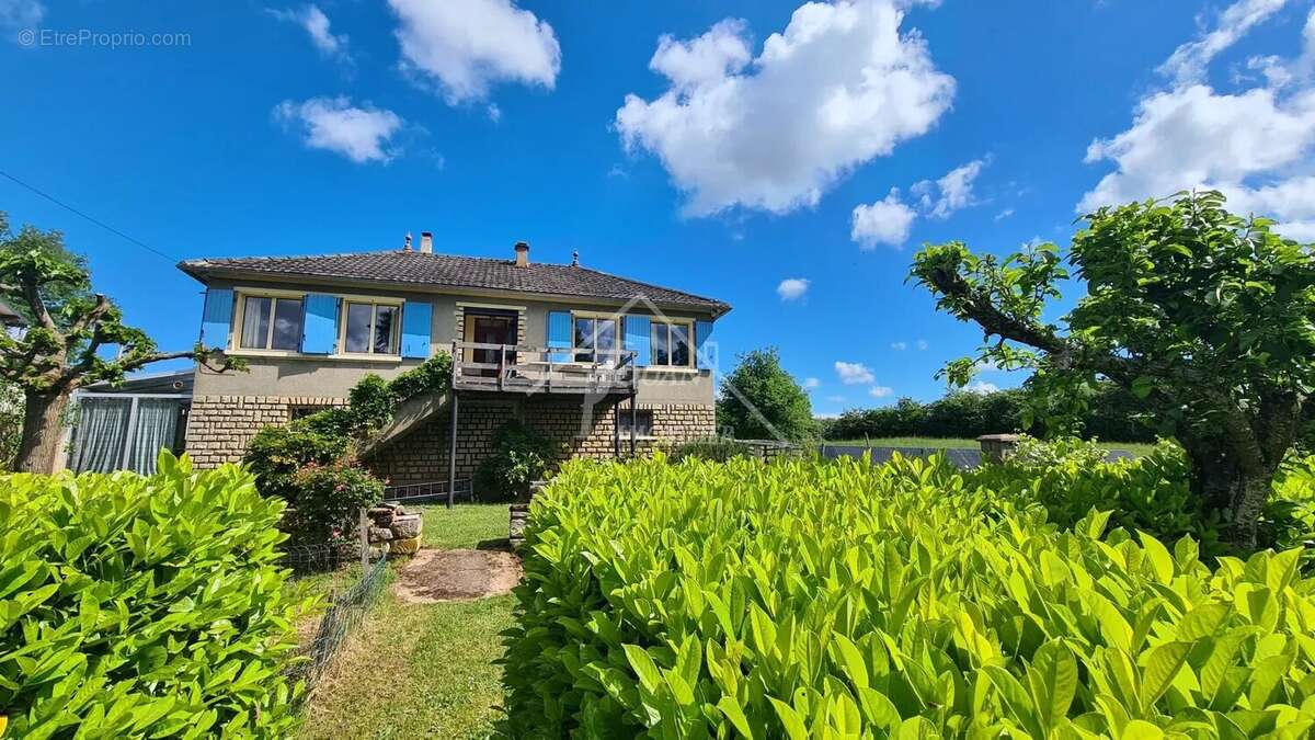 Maison à SAINT-BONNET-TRONCAIS