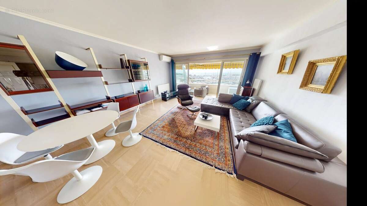 Appartement à VILLENEUVE-LOUBET