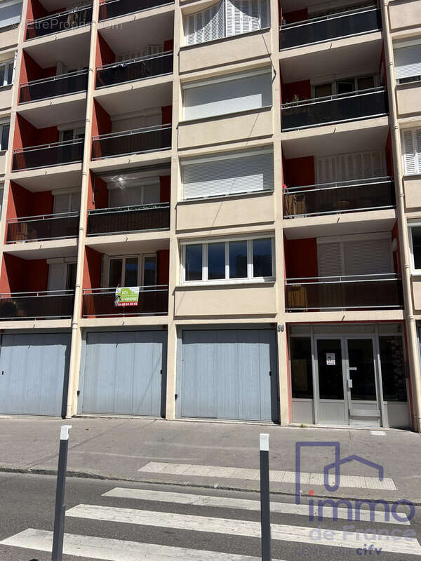 Appartement 55 m² à Saint-Etienne  - photo 8