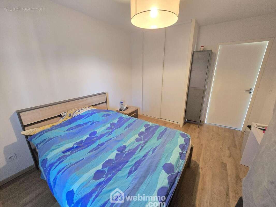 Avec un placard - Appartement à CENON