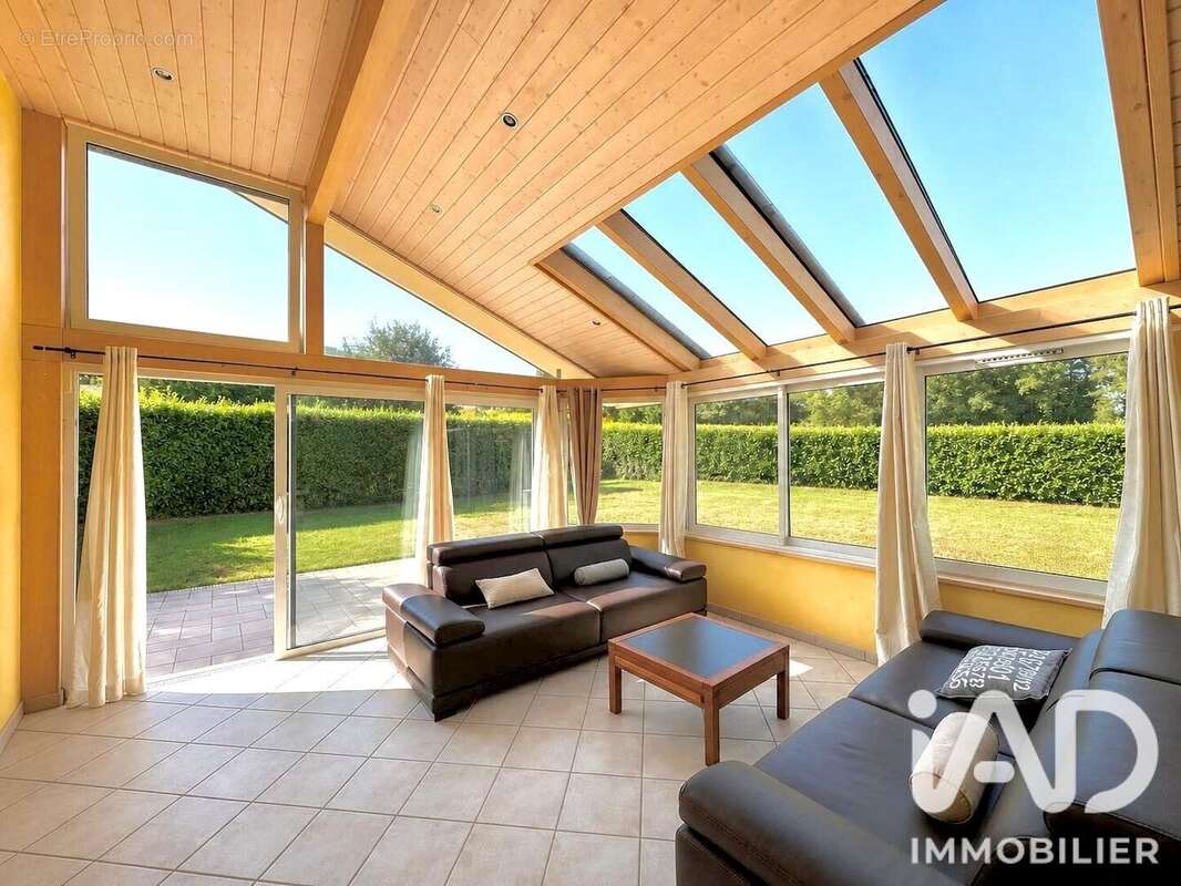Maison 243 m² à Archamps  - photo 5