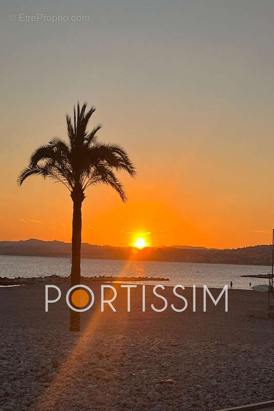 Appartement à SAINT-LAURENT-DU-VAR