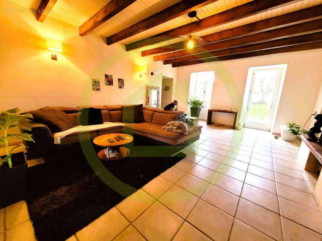 Maison à SAINT-BONNET-SUR-GIRONDE