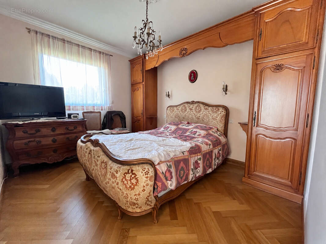 A VENDRE - Maison Le Cloitre Saint Thegonnec 5 pièce(s) - photo 8