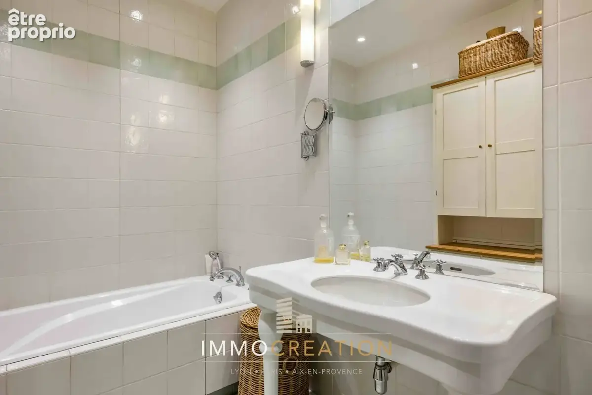 CŒUR AINAY   Prestigieux et chaleureux appartement de 5 pièces à vendre LYON 2 - photo 10