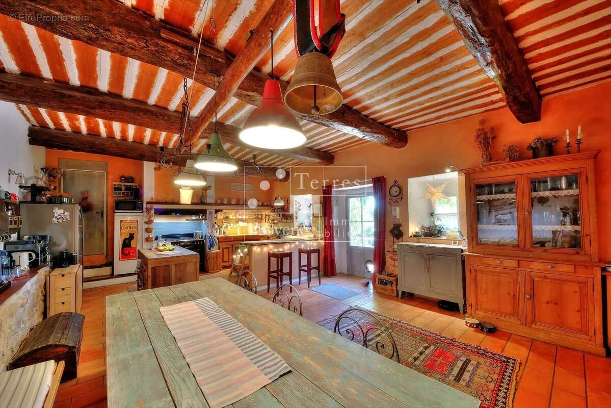 Maison à SAINT-LAURENT-DU-VERDON