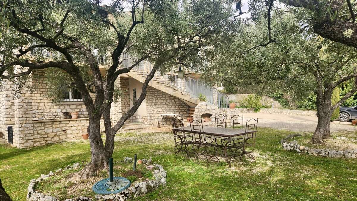 Maison à SAINT-SATURNIN-LES-APT