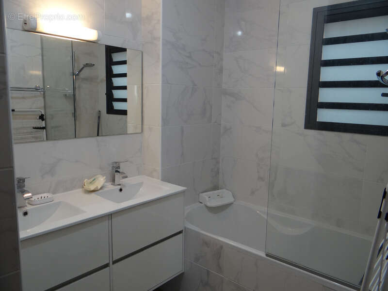 Appartement T3 d'exception de 80m2 vue océan SAINT GILLES LES BAINS (974) - photo 10