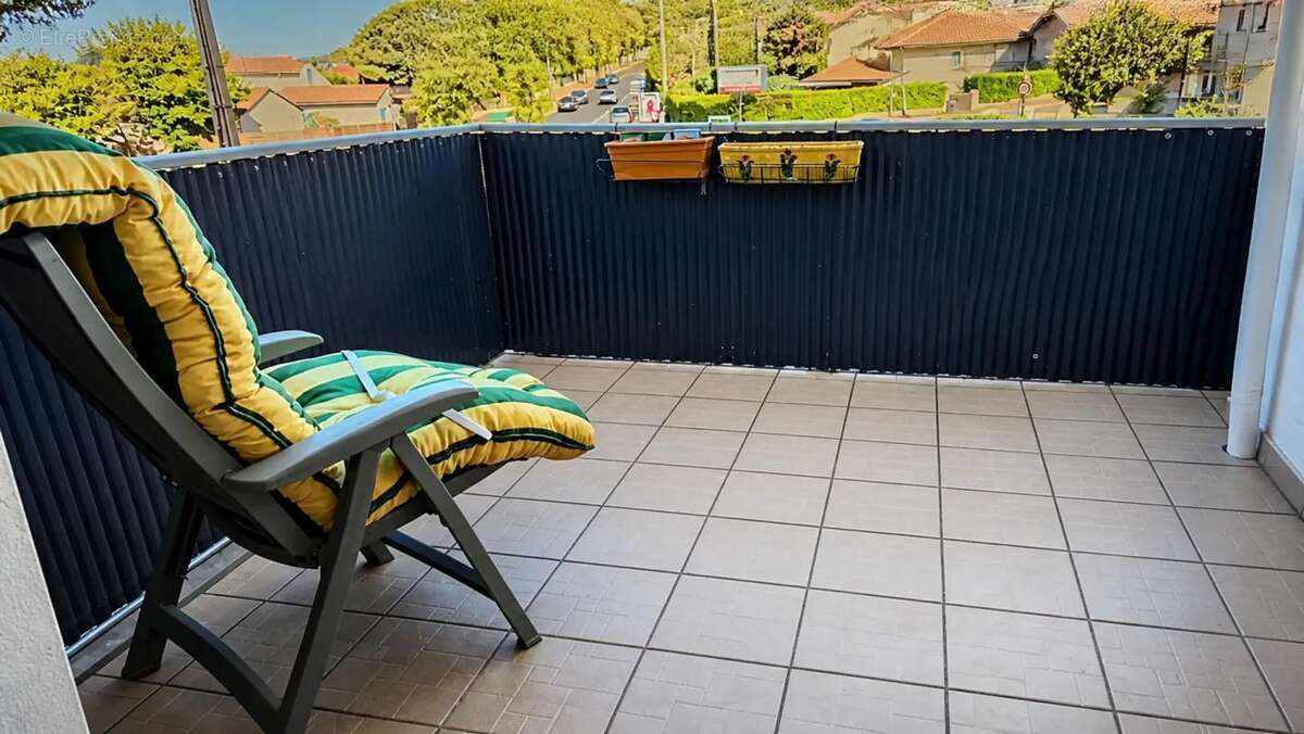 Appartement de 3 pièces de 57 m² à Royan (vendu meublé) - photo 2