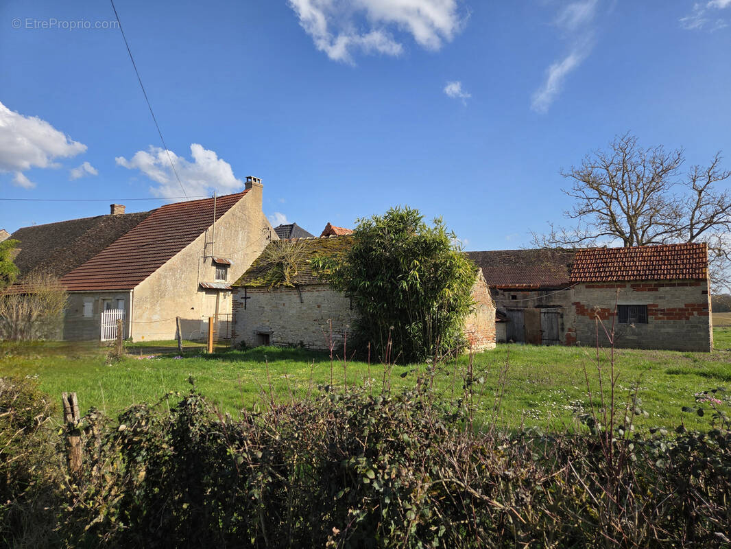 Maison à MEURSANGES