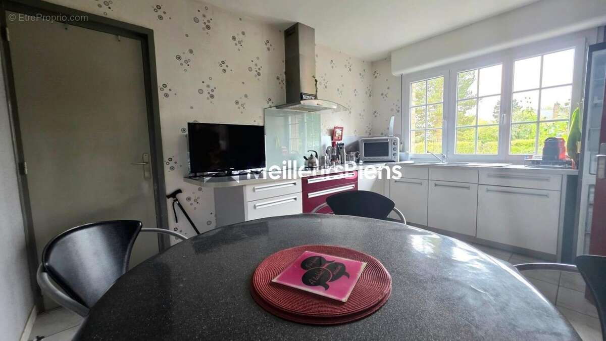 Maison à AULNOYE-AYMERIES