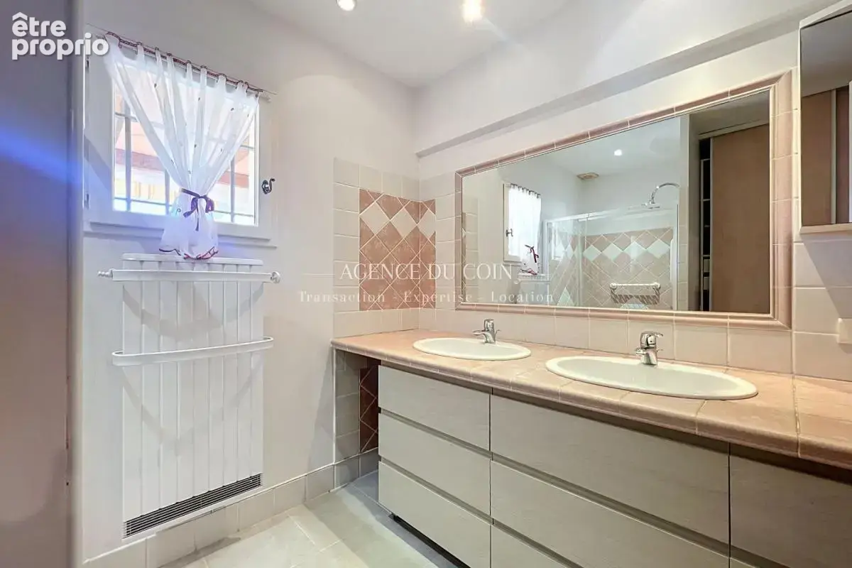 Propriete de prestige - villa avec piscine et terrain de 450 - photo 10