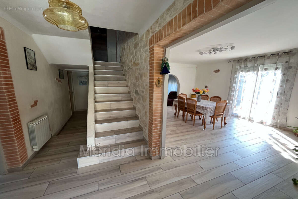Maison 167 m² à Villeneuve-La-Riviere  - photo 3