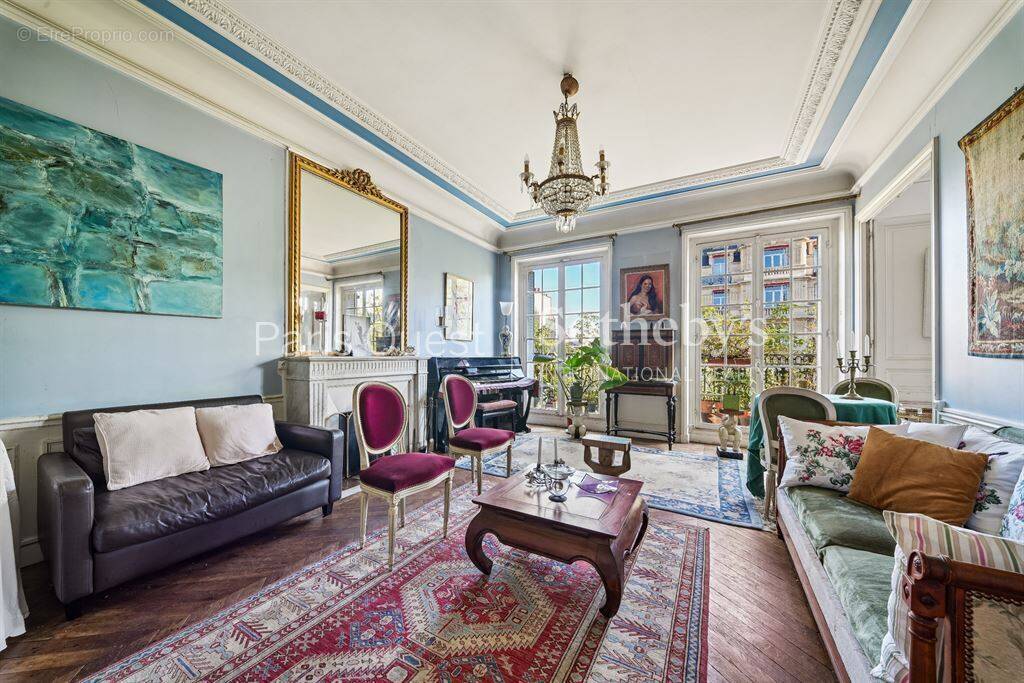 Appartement à NEUILLY-SUR-SEINE