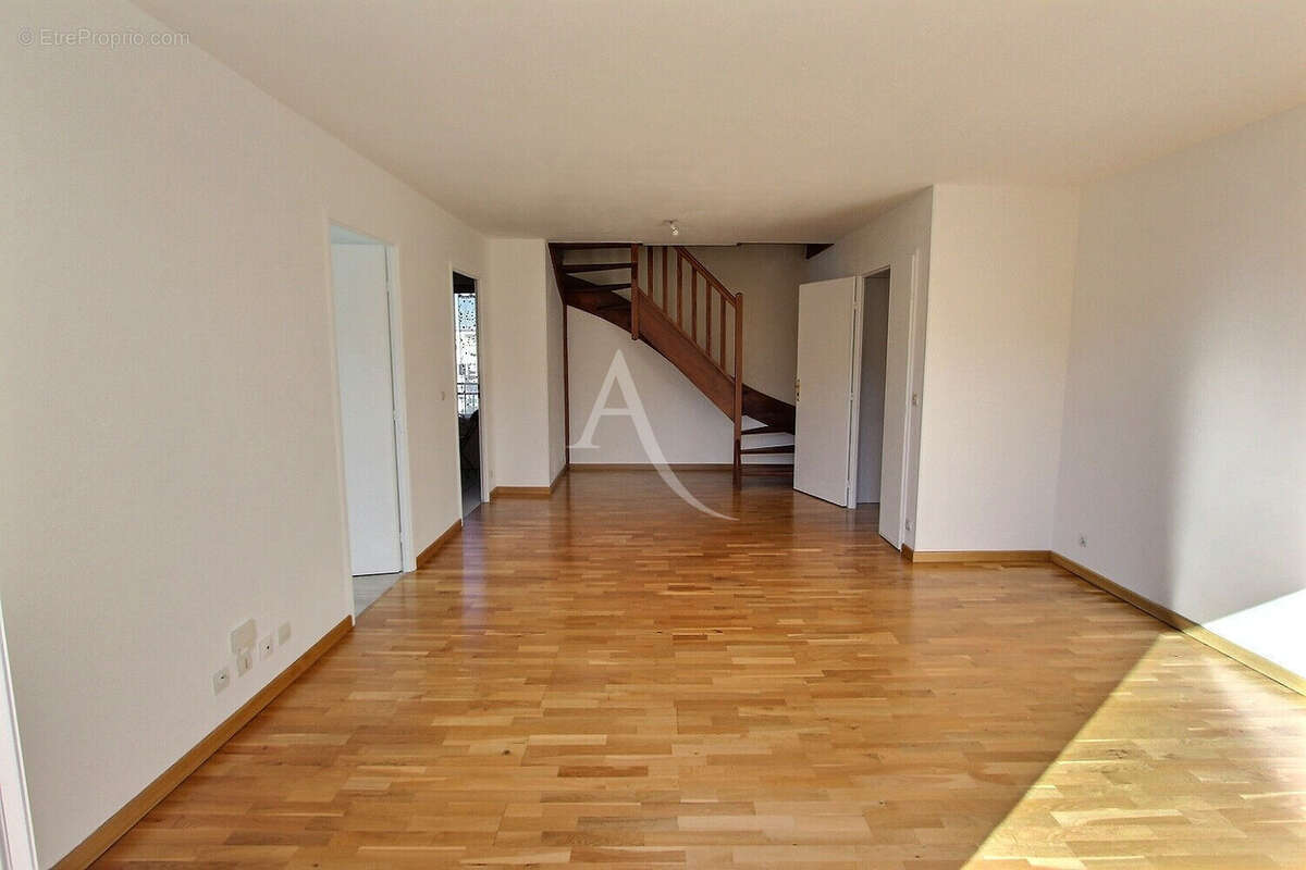 Appartement à VILLENEUVE-LA-GARENNE