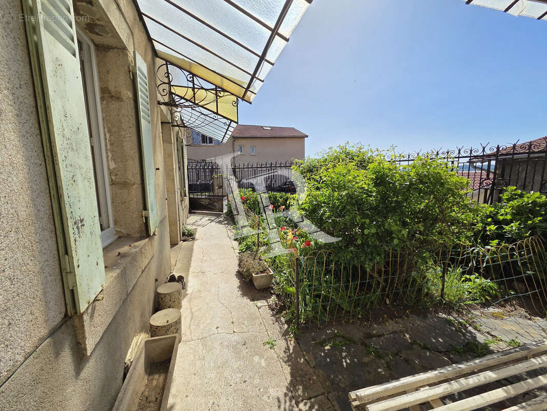 Maison à POLIGNAC