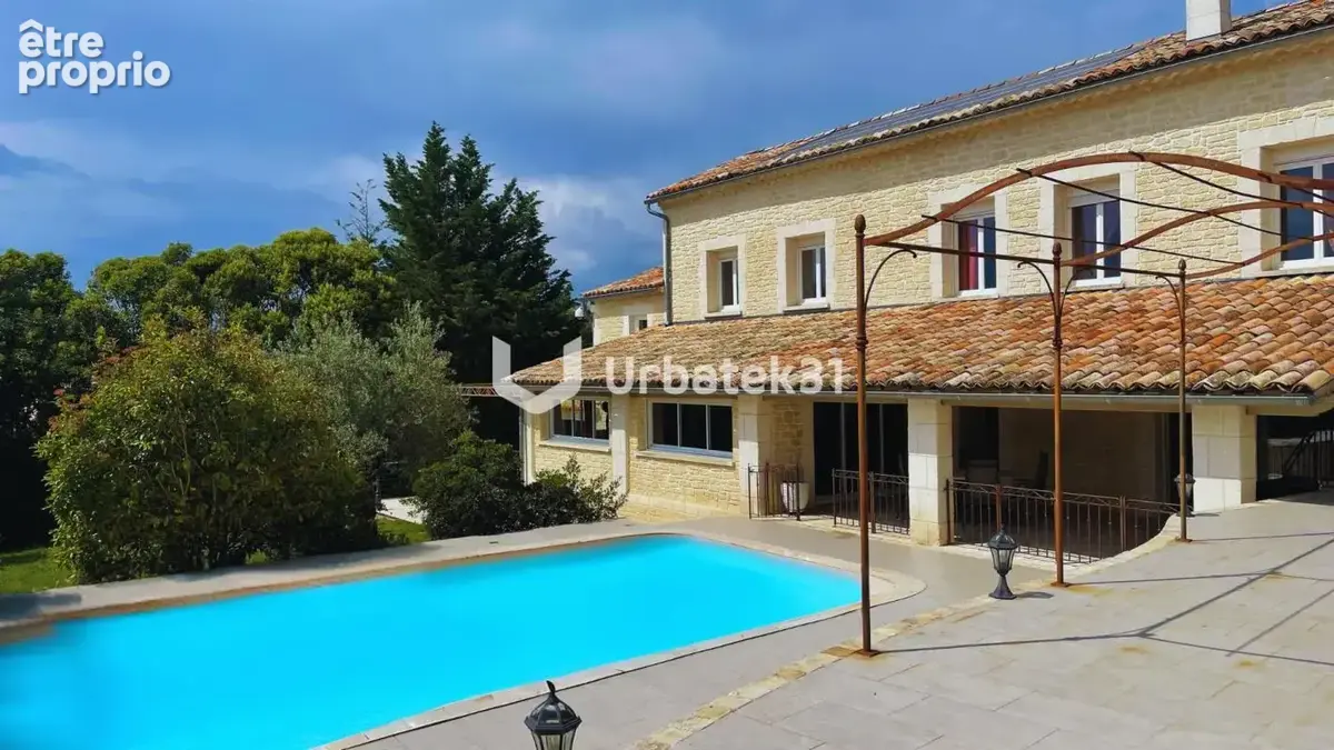 Maison - 5 pièces - 210 m² - photo 2