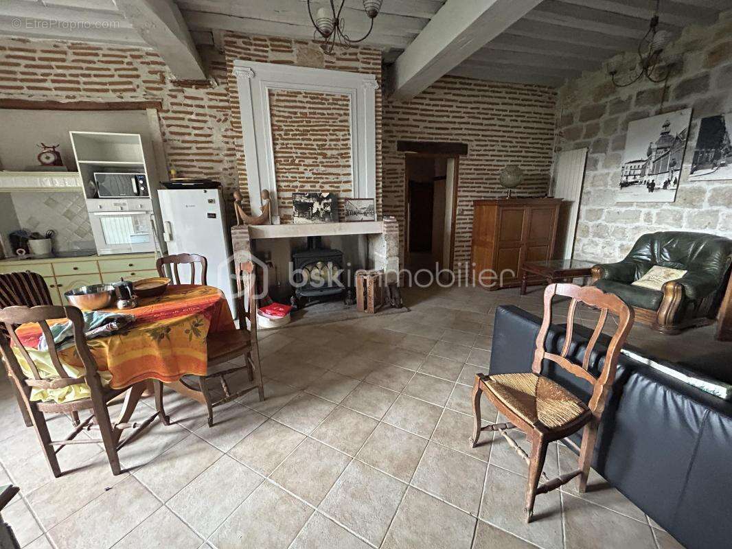 Superbe ensemble en pierres - 18 hectares - salle de réception - gîtes - lac - ruisseau - photo 19
