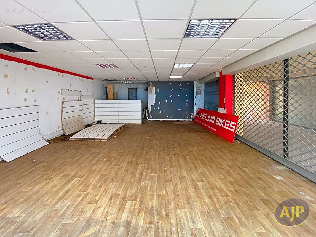 Local commercial Lesparre Medoc 57.4 m2 - photo 2