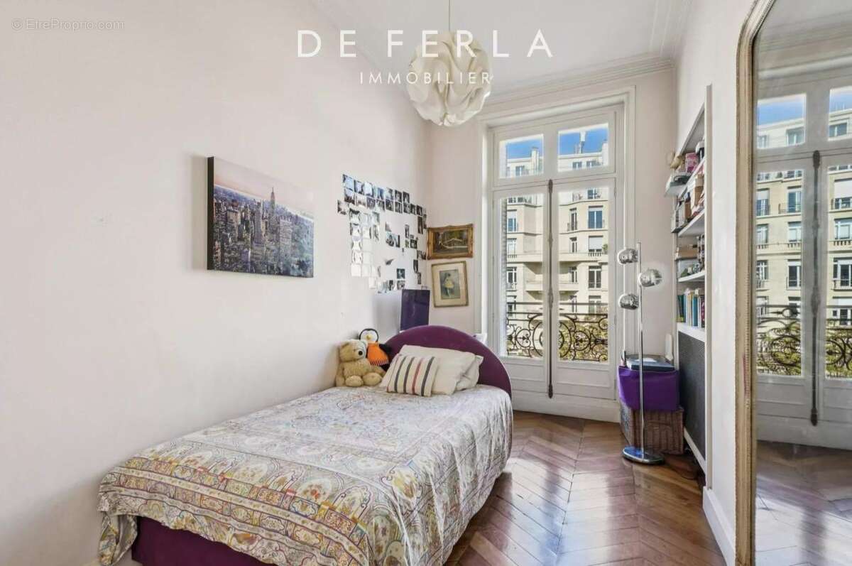 Appartement à PARIS-8E