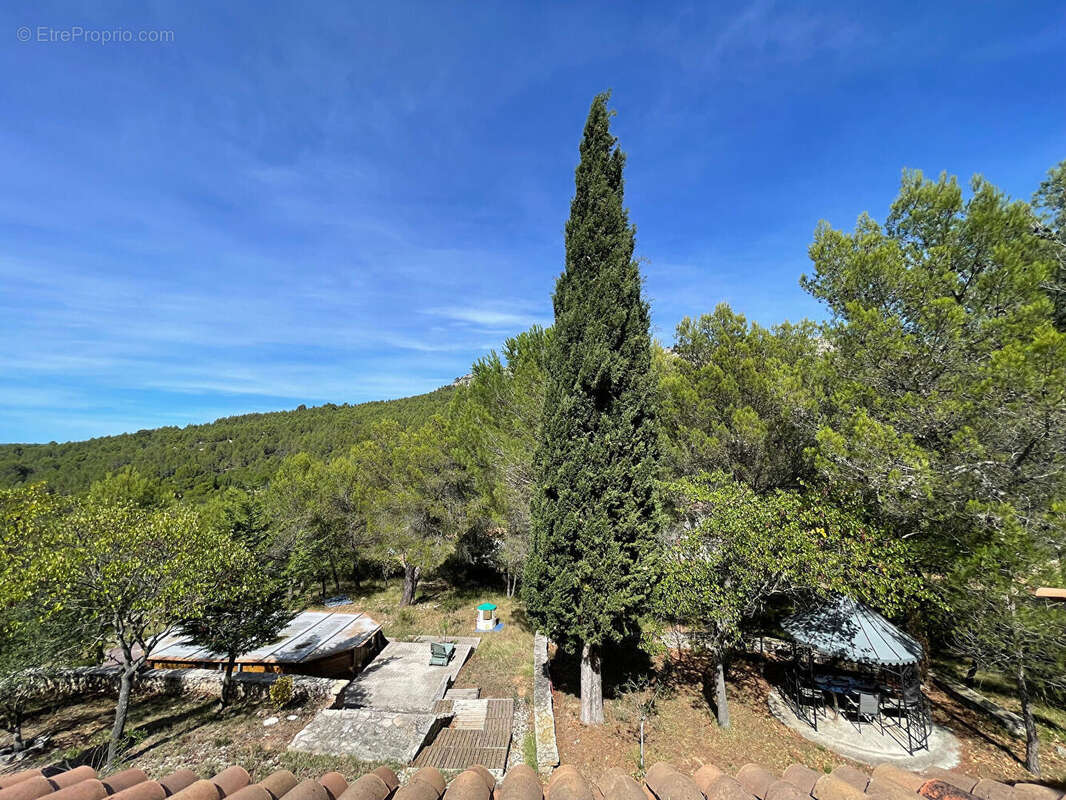 Maison à CHATEAUNEUF-LE-ROUGE