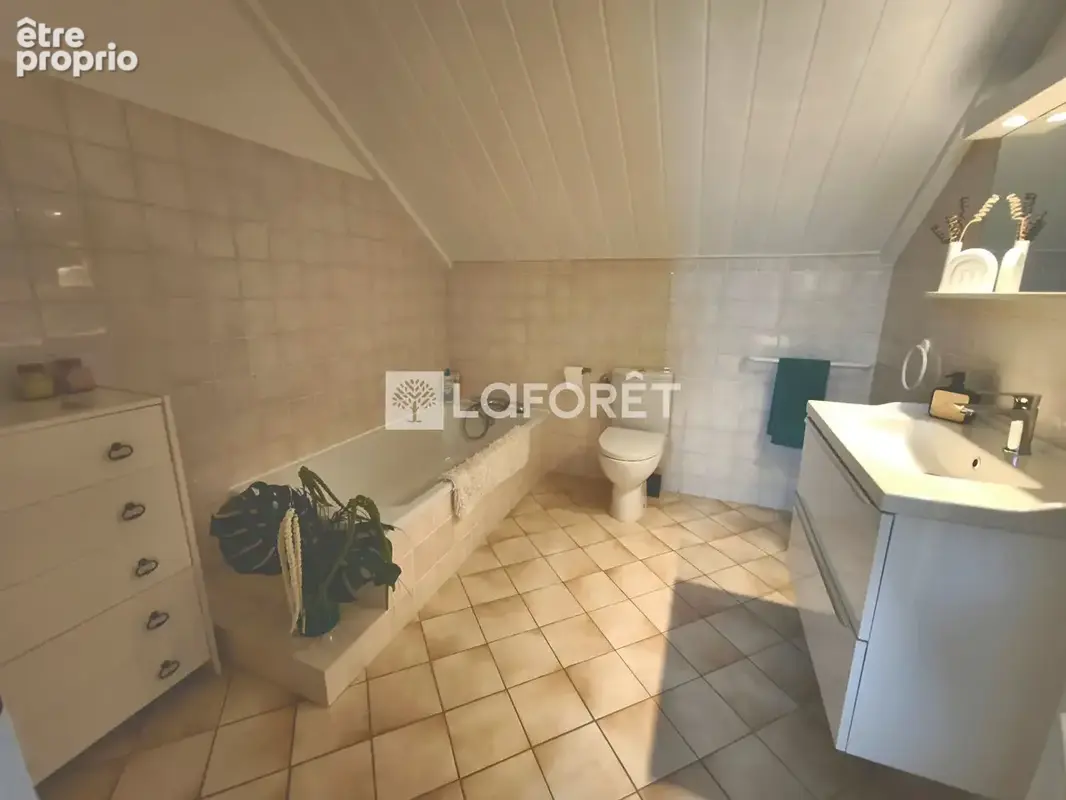Maison familiale à vendre à Notre Dame des Millieres - Confort et tranquillité assurés - photo 7