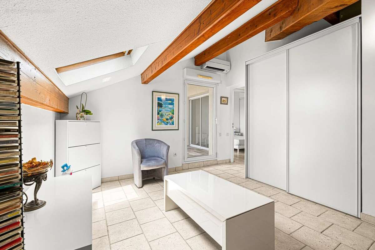 Exclusivité – Nice Ouest – Corniche Fleurie – Duplex esprit « Villa sur le toit » – 100 m² – Terrasses spectaculaires (91 m²) &  - photo 17