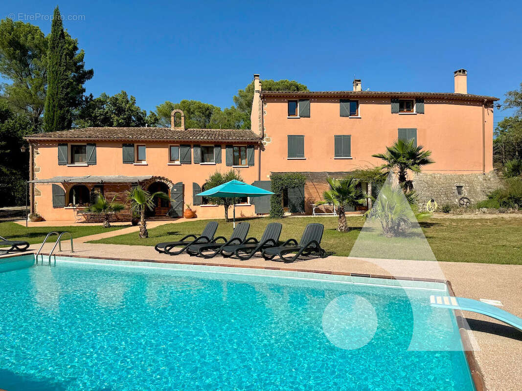 Maison à VILLECROZE