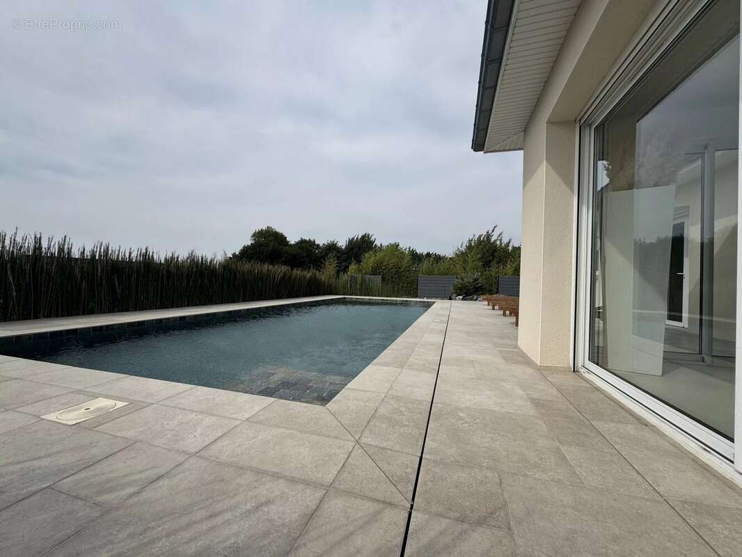Pavillon 4 chambres avec piscine chauffée - photo 2
