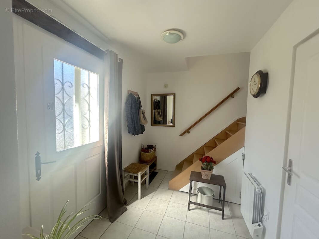 Maison de village rénovée avec gout, 2 chambres, services a 2 pas. - photo 5