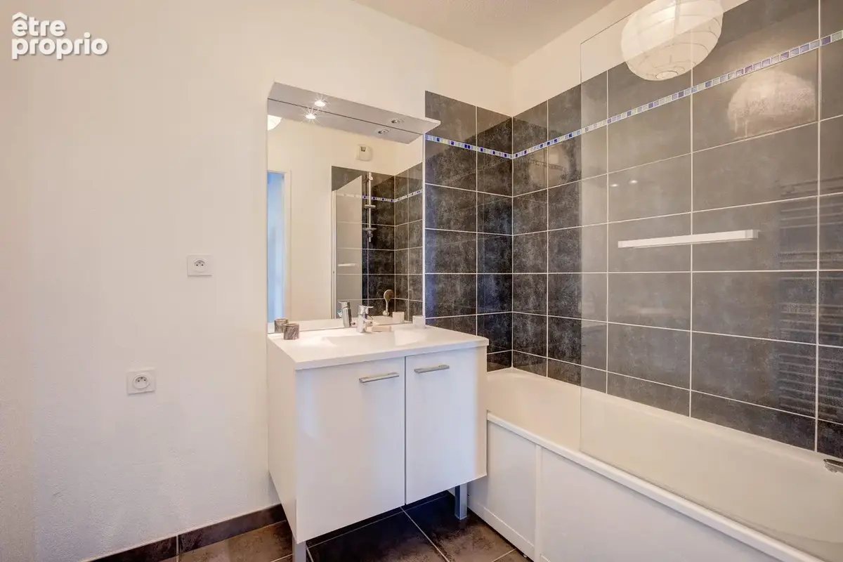       SALLE DE BAIN MODERNE 