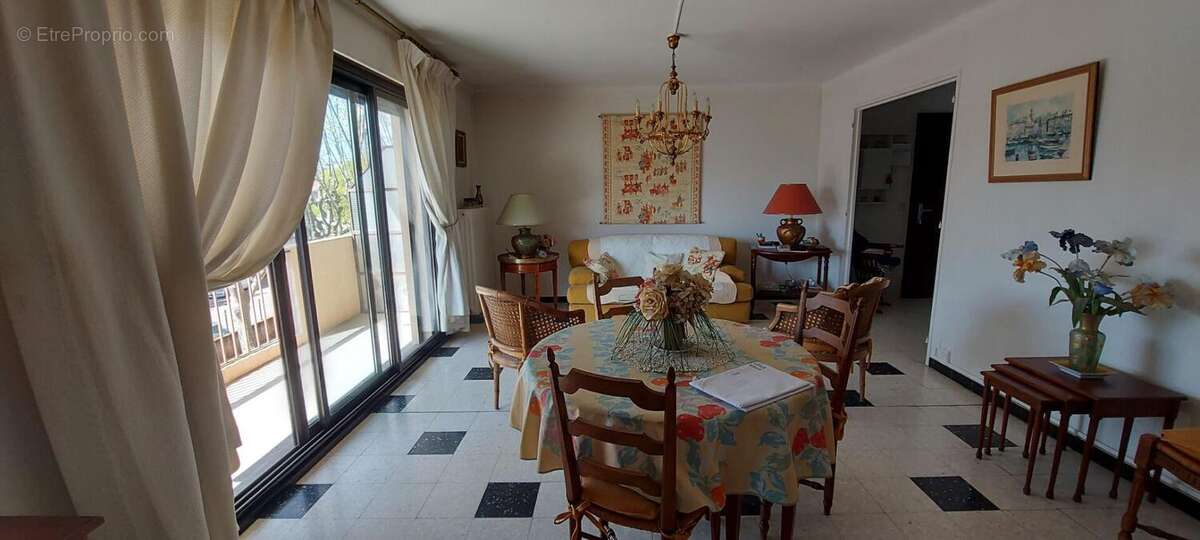 30. GARD. NIMES. Appartement traversant climatisé de 106 m² avec terrasse dans résidence sécurisée - photo 3
