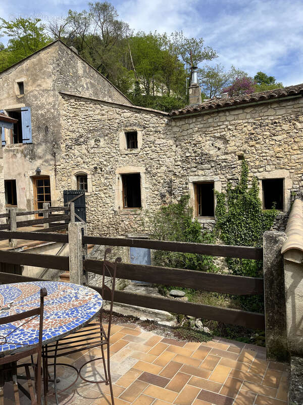 Maison à MONTJOUX