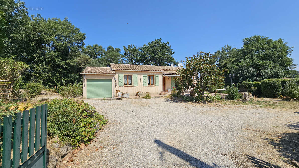 Maison à BAGNOLS-EN-FORET