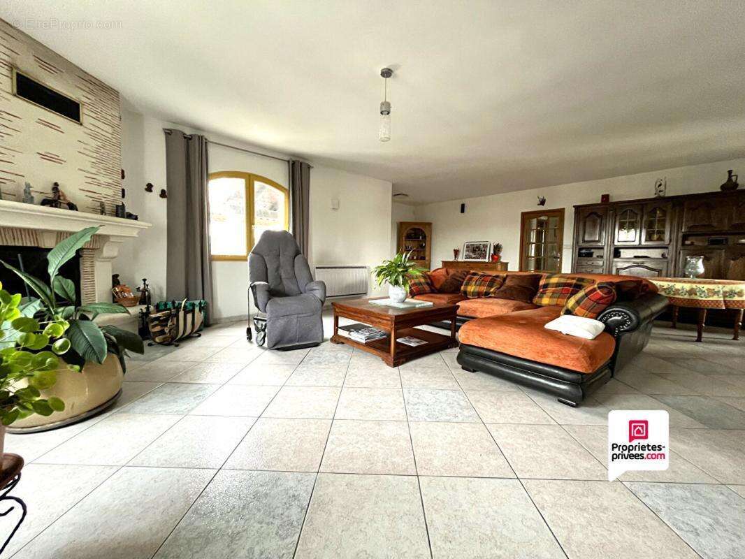 Villa T7 SAINT AUNES  de 210m² avec vue imprenable et piscine - photo 6