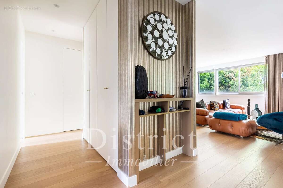 Appartement à PARIS-16E