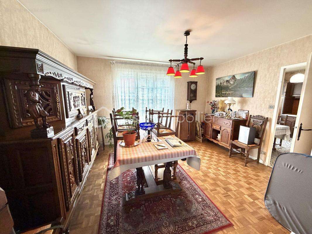 Maison à SAINT-ETIENNE-DU-ROUVRAY