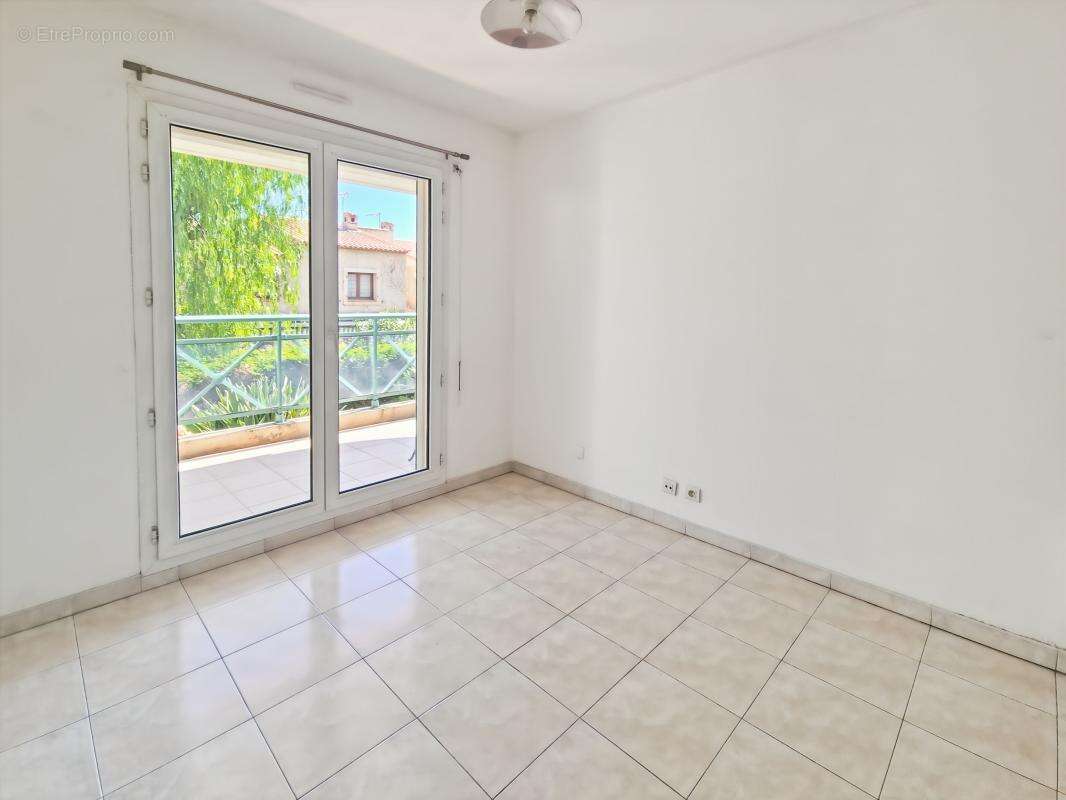 Appartement à SAINT-LAURENT-DU-VAR