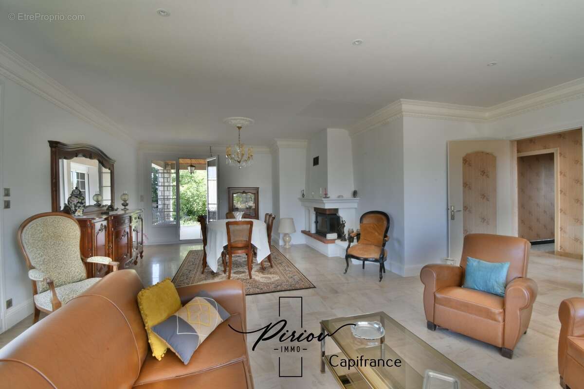 Maison familiale au coeur de Doué la Fontaine - Potentiel de 6 chambres - photo 4