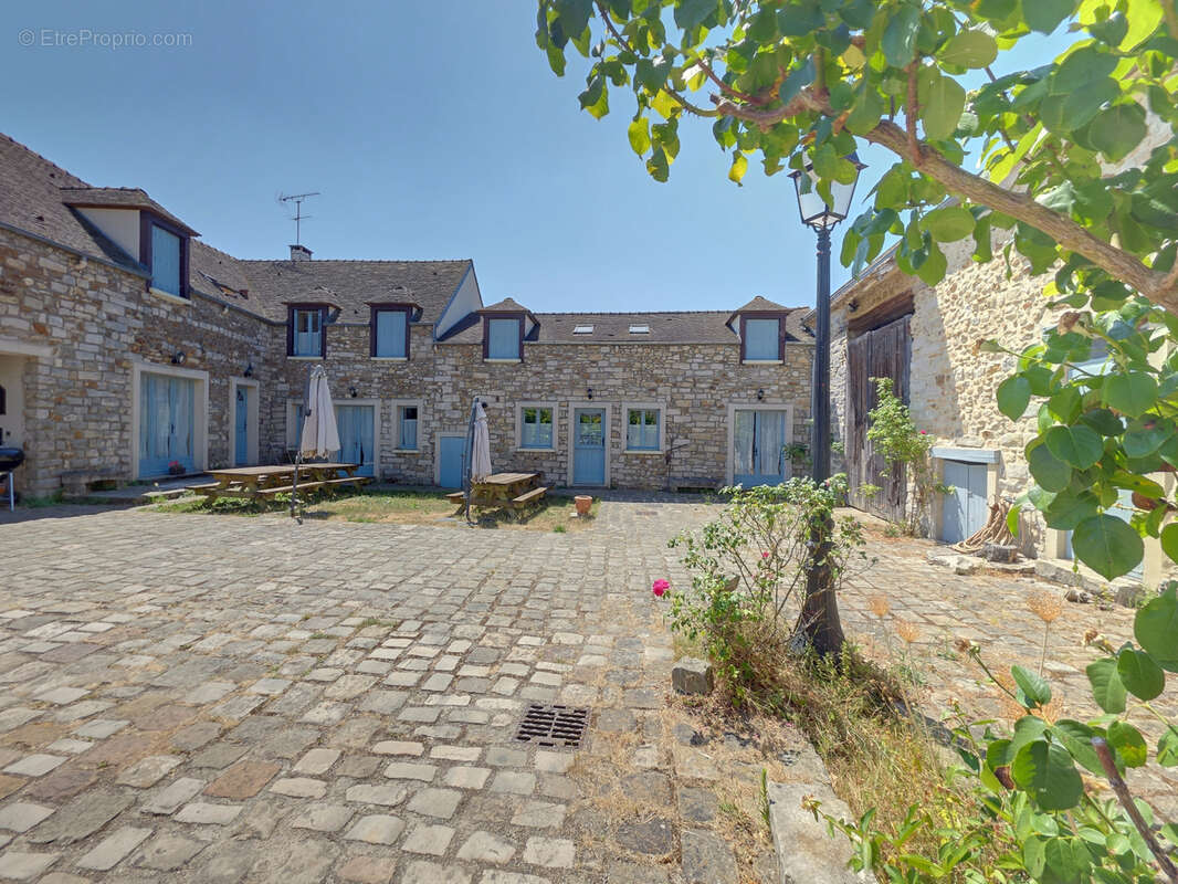 Maison à SAINT-MARTIN-EN-BIERE