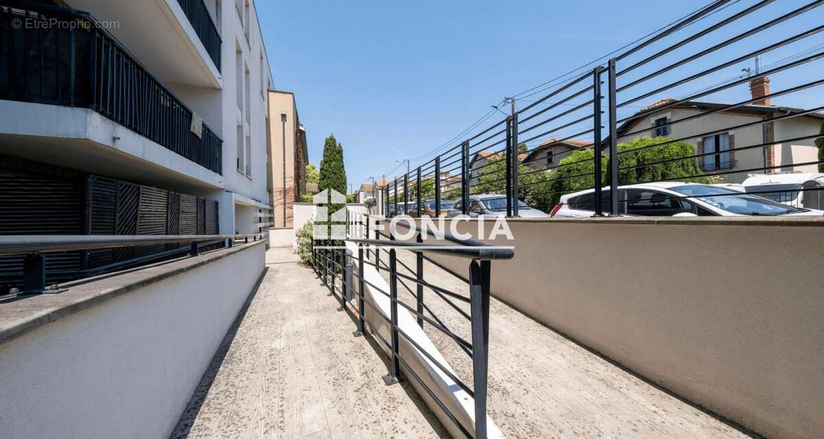 VENTE T2 avec terrasse et parking / TOULOUSE La Roseraie - photo 8