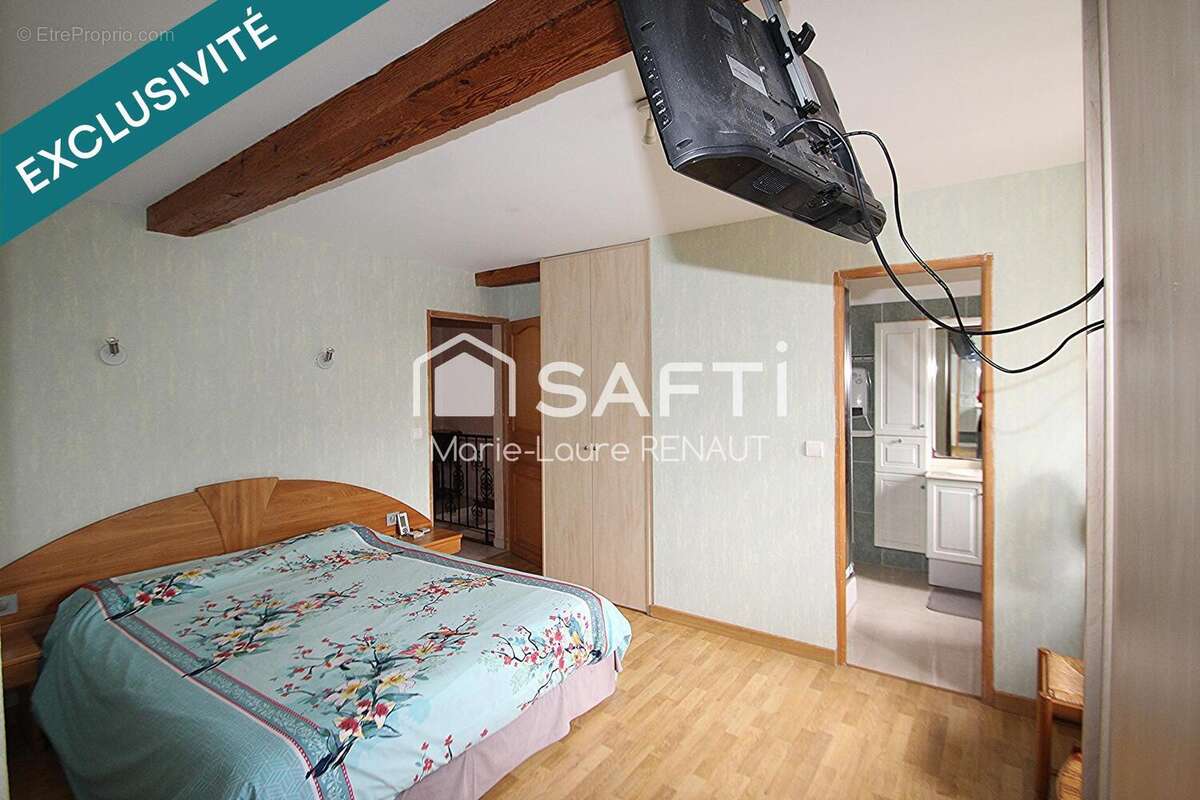Maison 270 m² à Saint-Gauzens  - photo 5