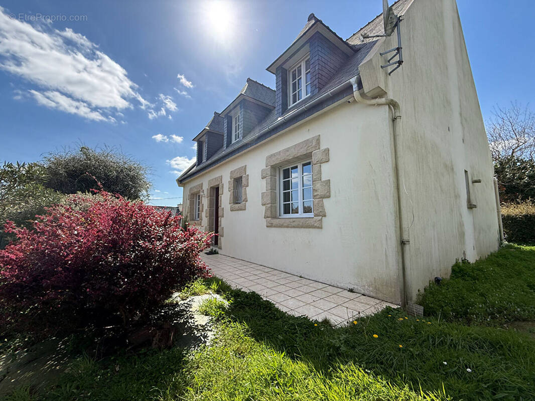 Maison à LE RELECQ-KERHUON