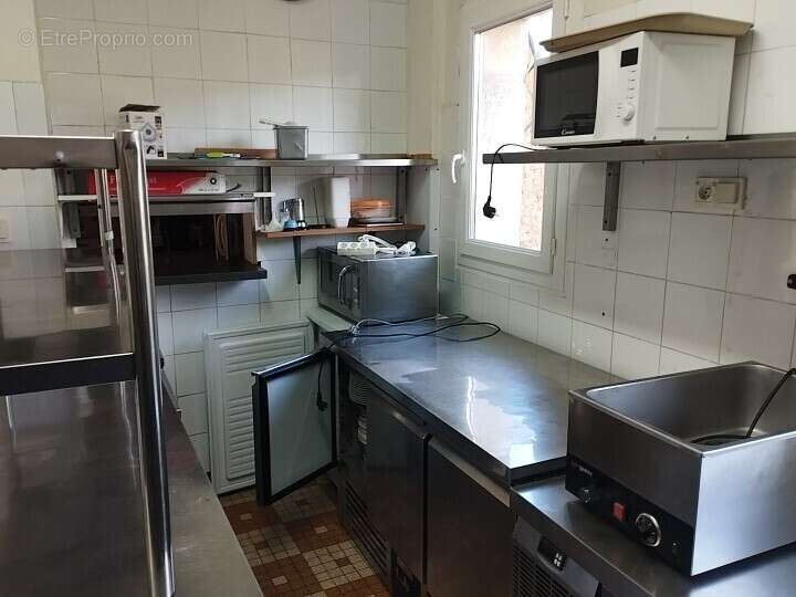 1000012101 - Commerce à LES EYZIES-DE-TAYAC-SIREUIL