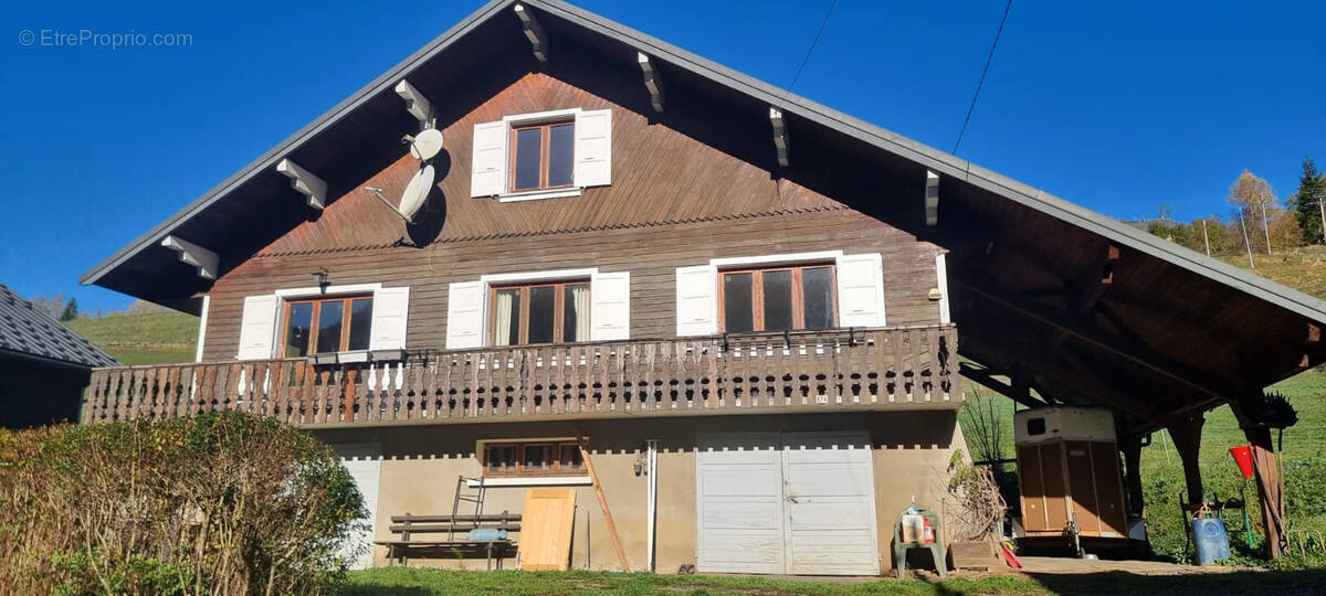 Maison à LE PONTET
