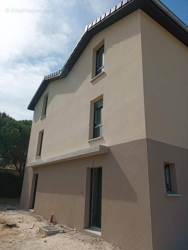 Maison à SAINT-BONNET-DE-MURE